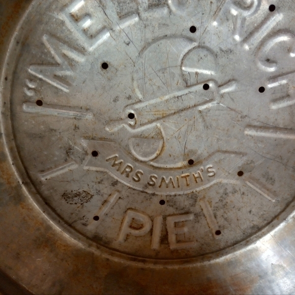 Mrs. Smiths Mello- Rich Metal Pie Plate Rolling Pin Design. - Picture 3 of 5